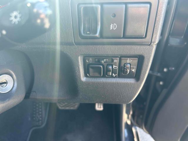 ジムニー ワイルドウインド　４ＷＤ　ルーフレール　レイズ１６インチホイール　マットブラック塗装　社外ＴＯＴＳＵＧＥＫＩマフラー　社外ＲＯＡＤＷＩＮラテラルロッド　シートヒーター　社外ナビ　ＥＴＣ　スペアキー（28枚目）