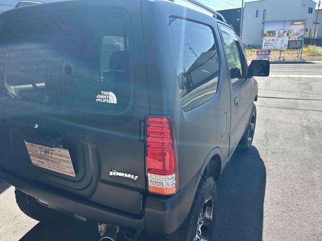 ジムニー ワイルドウインド　４ＷＤ　ルーフレール　レイズ１６インチホイール　マットブラック塗装　社外ＴＯＴＳＵＧＥＫＩマフラー　社外ＲＯＡＤＷＩＮラテラルロッド　シートヒーター　社外ナビ　ＥＴＣ　スペアキー（32枚目）