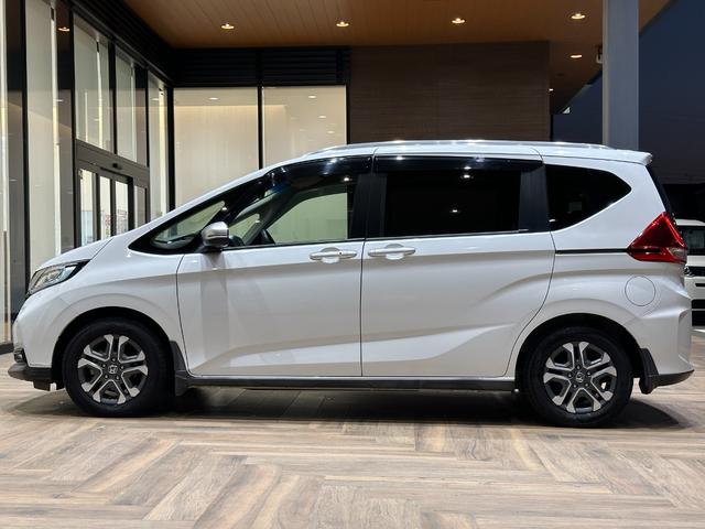 フリード クロスター・ホンダセンシング　１年保証／純正ナビ／両側電スラ／前後ＤＲ　両ＰＳＤ　ＵＳＢポート　地デジ　エアバック　Ｉストップ　ＶＳＡ　リヤカメラ　３列シート　ＤＶＤ再生　ウォークスルー　ワンオーナー　キーフリー　パワステ　ＡＡＣ（8枚目）