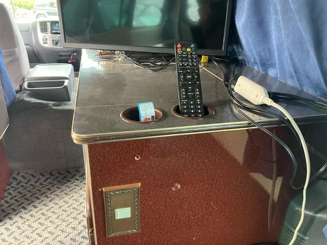 キャラバン  キャンピング 冷蔵庫 レンジ TV テーブル ナビ バックカメラ キーレス(41枚目)