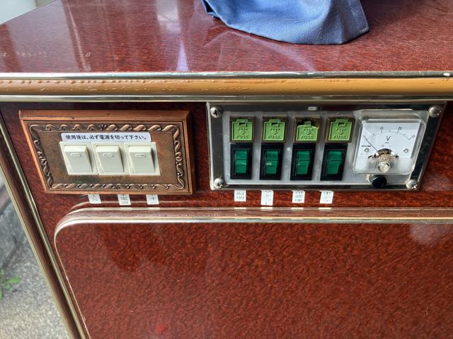 キャラバン  キャンピング 冷蔵庫 レンジ TV テーブル ナビ バックカメラ キーレス(44枚目)