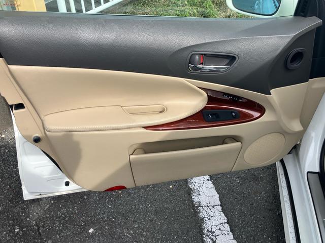 ＧＳ ＧＳ３５０　足回り公認　２０インチアルミ　ベージュ革シート　純正ナビ　ＤＶＤ　ＥＴＣ　キーフリー（30枚目）