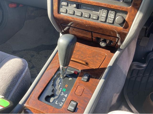 ETC オートクルーズコントロール ナビ アルミホイール AT CD パワーシート 電動格納ミラー 盗難防止システム ABS エアコン キーレス(9枚目)