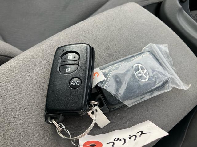 プリウス Ｓ　ソーラーベンチレーションシステム　サンルーフ　純正ＨＤＤナビ　フルセグＴＶ　Ｂｌｕｅｔｏｏｔｈ　スマートキー　スペアキー（4枚目）