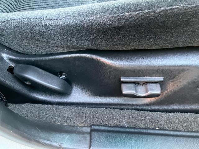 レガシィツーリングワゴン Ｂスポーツ　ワンオーナー　ＳＴｉストラットタワーバー　社外ディスプレイオーディオ　ＨＩＤヘッドライト　キーレスエントリー　電動格納ミラー　オートエアコン　電動パワーシート（19枚目）