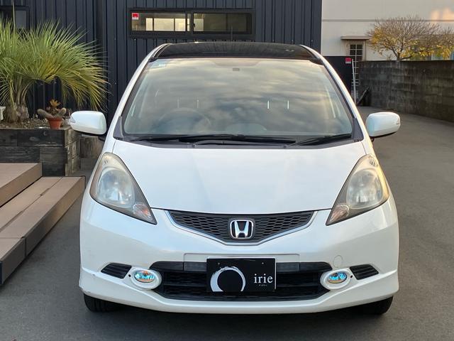 フィット ＲＳ　Ｓパッケージ　スカイルーフ　ＳＤナビ　Ｂｌｕｅｔｏｏｔｈ対応　バックカメラ　ＵＳＢ　パドルシフト　ＨＩＤヘッドライト　キーレスエントリー　１年間走行無制限保証（2枚目）