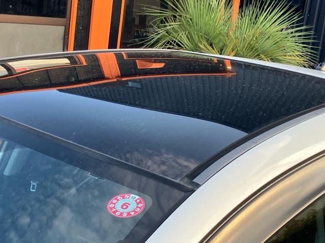 フィット ＲＳ　Ｓパッケージ　スカイルーフ　ＳＤナビ　Ｂｌｕｅｔｏｏｔｈ対応　バックカメラ　ＵＳＢ　パドルシフト　ＨＩＤヘッドライト　キーレスエントリー　１年間走行無制限保証（4枚目）