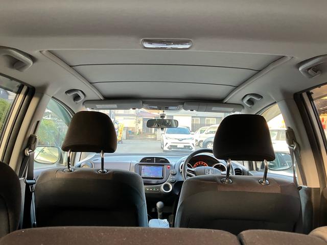 フィット ＲＳ　Ｓパッケージ　スカイルーフ　ＳＤナビ　Ｂｌｕｅｔｏｏｔｈ対応　バックカメラ　ＵＳＢ　パドルシフト　ＨＩＤヘッドライト　キーレスエントリー　１年間走行無制限保証（11枚目）