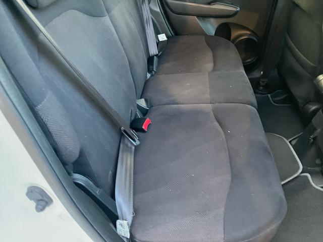 フィット ＲＳ　Ｓパッケージ　スカイルーフ　ＳＤナビ　Ｂｌｕｅｔｏｏｔｈ対応　バックカメラ　ＵＳＢ　パドルシフト　ＨＩＤヘッドライト　キーレスエントリー　１年間走行無制限保証（14枚目）