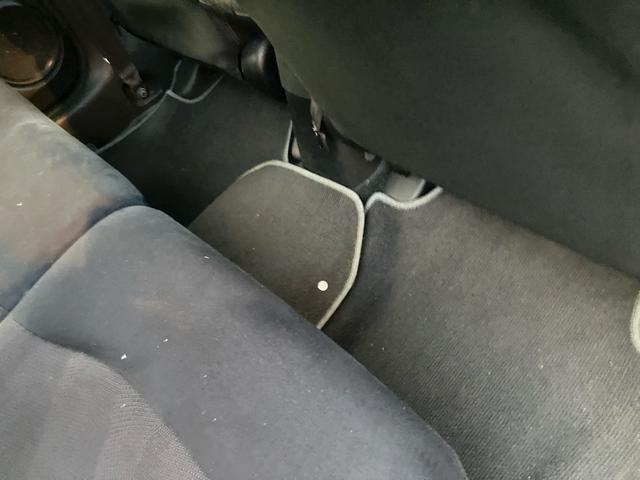 フィット ＲＳ　Ｓパッケージ　スカイルーフ　ＳＤナビ　Ｂｌｕｅｔｏｏｔｈ対応　バックカメラ　ＵＳＢ　パドルシフト　ＨＩＤヘッドライト　キーレスエントリー　１年間走行無制限保証（15枚目）