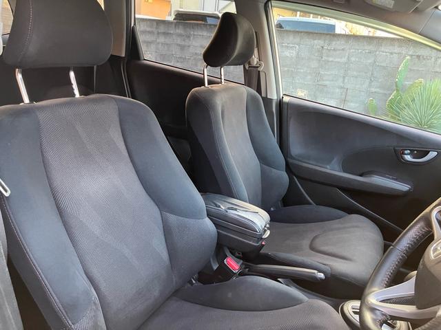 フィット ＲＳ　Ｓパッケージ　スカイルーフ　ＳＤナビ　Ｂｌｕｅｔｏｏｔｈ対応　バックカメラ　ＵＳＢ　パドルシフト　ＨＩＤヘッドライト　キーレスエントリー　１年間走行無制限保証（20枚目）