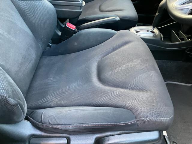 フィット ＲＳ　Ｓパッケージ　スカイルーフ　ＳＤナビ　Ｂｌｕｅｔｏｏｔｈ対応　バックカメラ　ＵＳＢ　パドルシフト　ＨＩＤヘッドライト　キーレスエントリー　１年間走行無制限保証（21枚目）