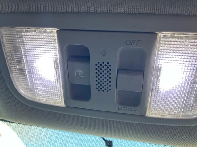 フィット ＲＳ　Ｓパッケージ　スカイルーフ　ＳＤナビ　Ｂｌｕｅｔｏｏｔｈ対応　バックカメラ　ＵＳＢ　パドルシフト　ＨＩＤヘッドライト　キーレスエントリー　１年間走行無制限保証（23枚目）