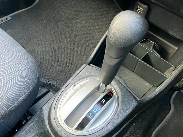 フィット ＲＳ　Ｓパッケージ　スカイルーフ　ＳＤナビ　Ｂｌｕｅｔｏｏｔｈ対応　バックカメラ　ＵＳＢ　パドルシフト　ＨＩＤヘッドライト　キーレスエントリー　１年間走行無制限保証（25枚目）