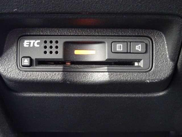 G プレミアムエディション ナビ リアカメラ ETC CTBA クルコン 4WD 両側電動スライドドア スマートキー 盗難防止システム HIDヘッドライト 横滑り防止装置 3列シート ウォークスルー フルセグ 後席モニター(15枚目)