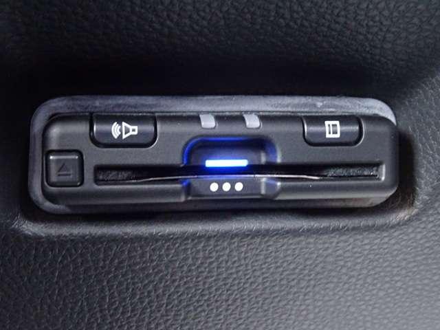 e:HEVホーム ナビ Rカメラ ETC LED センシング カーテンエアバッグ NAVI イモビ 横滑防止 ミュージックプレイヤー接続可 キーフリー クルーズコントロール LEDヘッド ETC CD オートエアコン(13枚目)