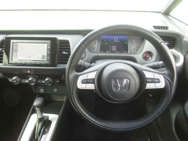 e:HEVホーム ナビ Rカメラ ETC LED センシング カーテンエアバッグ NAVI イモビ 横滑防止 ミュージックプレイヤー接続可 キーフリー クルーズコントロール LEDヘッド ETC CD オートエアコン(17枚目)