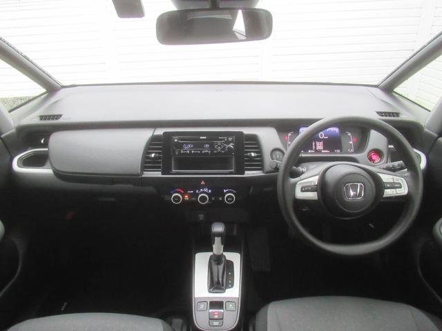 フィット ベーシック　ホンダセンシング　ＣＤ　前後ドラレコ　ワンオーナ　Ｄレコ　運転席助手席エアバック　ＶＳＡ　パワーステアリング　キーレス　パワーウインドウ　オートエアコン　サイドエアバッグ　スマートキーシステム　禁煙車（2枚目）