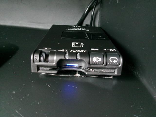 フィット １３Ｇ・Ｆパッケージコンフォートエディション　ナビ　フルセグ　Ｒカメラ　ＬＥＤ　ＶＤＣ　地デジ　禁煙車　キーレスエントリー　パワーウインドウ　フルオートエアコン　パワーステアリング　ＡＢＳ　Ｓキー　エアバッグ　Ｗエアバック　ＥＴＣ装着車（16枚目）