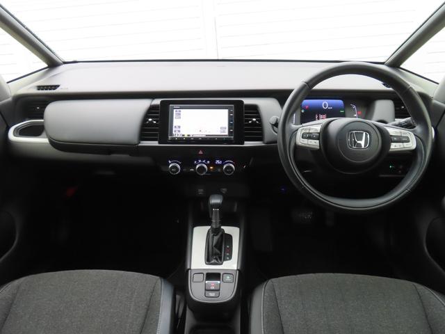 フィット ｅ：ＨＥＶホーム　ナビ前後ドラレコＲカメラＥＴＣＬＥＤ　前後誤発進抑制機能　クリソナ　助手席エアバッグ　運転席エアバッグ　１オナ　アイドリングストップ　禁煙　ＬＥＤライト　ＵＳＢ接続　バックカメラ　ＡＢＳ　スマートキー（2枚目）