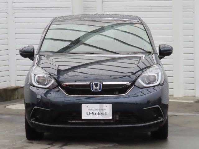 フィット ｅ：ＨＥＶホーム　ナビ前後ドラレコＲカメラＥＴＣＬＥＤ　前後誤発進抑制機能　クリソナ　助手席エアバッグ　運転席エアバッグ　１オナ　アイドリングストップ　禁煙　ＬＥＤライト　ＵＳＢ接続　バックカメラ　ＡＢＳ　スマートキー（3枚目）