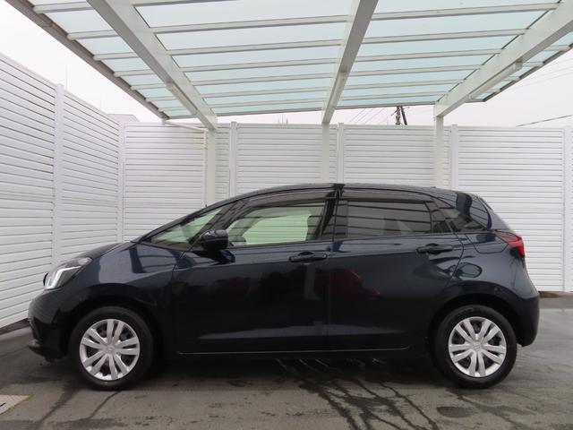 フィット ｅ：ＨＥＶホーム　ナビ前後ドラレコＲカメラＥＴＣＬＥＤ　前後誤発進抑制機能　クリソナ　助手席エアバッグ　運転席エアバッグ　１オナ　アイドリングストップ　禁煙　ＬＥＤライト　ＵＳＢ接続　バックカメラ　ＡＢＳ　スマートキー（4枚目）