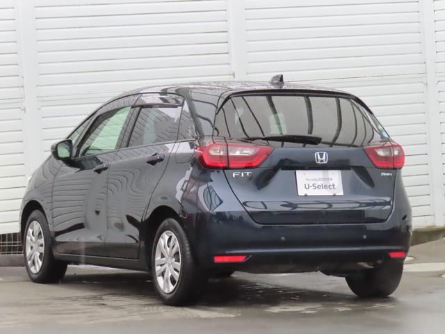 フィット ｅ：ＨＥＶホーム　ナビ前後ドラレコＲカメラＥＴＣＬＥＤ　前後誤発進抑制機能　クリソナ　助手席エアバッグ　運転席エアバッグ　１オナ　アイドリングストップ　禁煙　ＬＥＤライト　ＵＳＢ接続　バックカメラ　ＡＢＳ　スマートキー（5枚目）