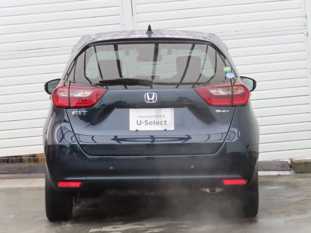 フィット ｅ：ＨＥＶホーム　ナビ前後ドラレコＲカメラＥＴＣＬＥＤ　前後誤発進抑制機能　クリソナ　助手席エアバッグ　運転席エアバッグ　１オナ　アイドリングストップ　禁煙　ＬＥＤライト　ＵＳＢ接続　バックカメラ　ＡＢＳ　スマートキー（6枚目）