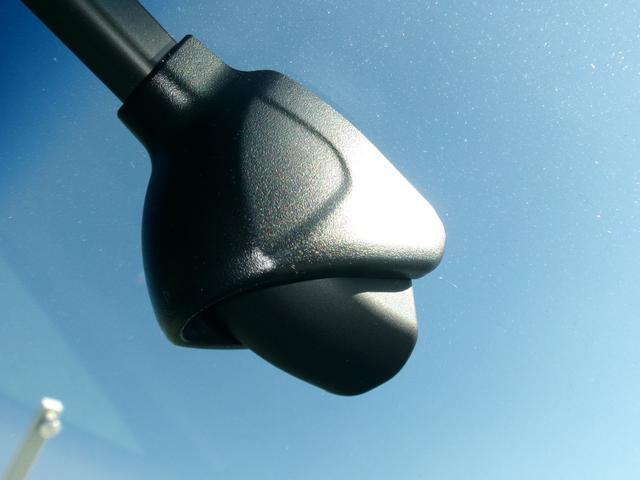 フィット ｅ：ＨＥＶホーム　ナビ前後ドラレコＲカメラＥＴＣＬＥＤ　前後誤発進抑制機能　クリソナ　助手席エアバッグ　運転席エアバッグ　１オナ　アイドリングストップ　禁煙　ＬＥＤライト　ＵＳＢ接続　バックカメラ　ＡＢＳ　スマートキー（16枚目）