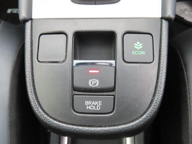 フィット ｅ：ＨＥＶホーム　ナビ前後ドラレコＲカメラＥＴＣＬＥＤ　前後誤発進抑制機能　クリソナ　助手席エアバッグ　運転席エアバッグ　１オナ　アイドリングストップ　禁煙　ＬＥＤライト　ＵＳＢ接続　バックカメラ　ＡＢＳ　スマートキー（19枚目）