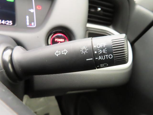 フィット ｅ：ＨＥＶホーム　ナビ前後ドラレコＲカメラＥＴＣＬＥＤ　前後誤発進抑制機能　クリソナ　助手席エアバッグ　運転席エアバッグ　１オナ　アイドリングストップ　禁煙　ＬＥＤライト　ＵＳＢ接続　バックカメラ　ＡＢＳ　スマートキー（20枚目）