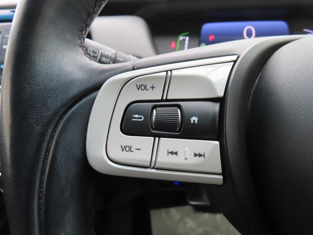 フィット ｅ：ＨＥＶホーム　ナビ前後ドラレコＲカメラＥＴＣＬＥＤ　前後誤発進抑制機能　クリソナ　助手席エアバッグ　運転席エアバッグ　１オナ　アイドリングストップ　禁煙　ＬＥＤライト　ＵＳＢ接続　バックカメラ　ＡＢＳ　スマートキー（25枚目）