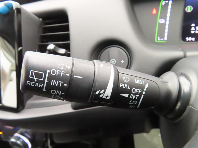 フィット ｅ：ＨＥＶホーム　ナビ前後ドラレコＲカメラＥＴＣＬＥＤ　前後誤発進抑制機能　クリソナ　助手席エアバッグ　運転席エアバッグ　１オナ　アイドリングストップ　禁煙　ＬＥＤライト　ＵＳＢ接続　バックカメラ　ＡＢＳ　スマートキー（32枚目）