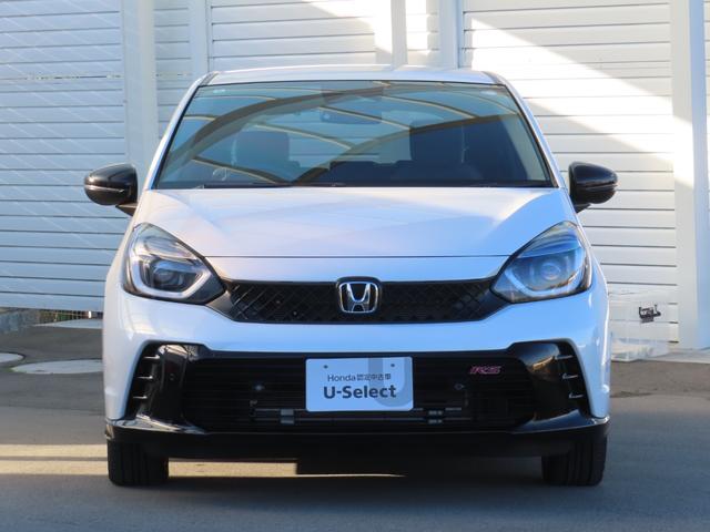 フィット RS RカメラETCLEDAWディスプレイオーディオ USBポート リアカメラ LEDヘッドライト エアコン ETC車載器 キーレス スマートキー 禁煙 横滑防止装置 サイドカーテンエアバック ABS(3枚目)