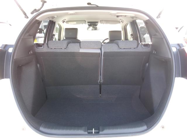 フィット RS RカメラETCLEDAWディスプレイオーディオ USBポート リアカメラ LEDヘッドライト エアコン ETC車載器 キーレス スマートキー 禁煙 横滑防止装置 サイドカーテンエアバック ABS(7枚目)