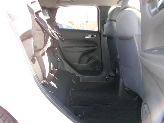 フィット RS RカメラETCLEDAWディスプレイオーディオ USBポート リアカメラ LEDヘッドライト エアコン ETC車載器 キーレス スマートキー 禁煙 横滑防止装置 サイドカーテンエアバック ABS(11枚目)