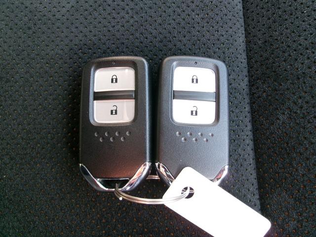 フィット RS RカメラETCLEDAWディスプレイオーディオ USBポート リアカメラ LEDヘッドライト エアコン ETC車載器 キーレス スマートキー 禁煙 横滑防止装置 サイドカーテンエアバック ABS(26枚目)