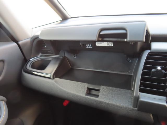 フィット RS RカメラETCLEDAWディスプレイオーディオ USBポート リアカメラ LEDヘッドライト エアコン ETC車載器 キーレス スマートキー 禁煙 横滑防止装置 サイドカーテンエアバック ABS(30枚目)