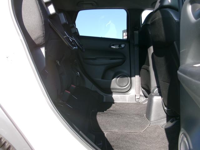 フィット e:HEVクロスター ナビフルセグRカメラLEDAW 衝突回避システム 禁煙 フルオートエアコン 前後センサー LEDランプ エアバッグ サイドエアバック 地デジ オートクルーズコントロール VSA バックカメラ USB(11枚目)