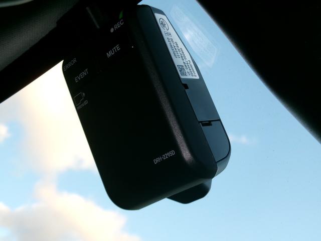 ヴェゼル ｅ：ＨＥＶＺ　ナビフルセグ前後ドラレコＲカメラＥＴＣＬＥＤＡＷ　衝突回避支援ブレーキ機能　１オナ　スマキ　フルオートエアコン　Ｄレコ　エアバッグ　両席エアバック　パワーウィンドウ　ＬＥＤランプ　ソナー　クルーズＣ（17枚目）