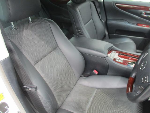 ＬＳ ＬＳ４６０　バージョンＣ　Ｉパッケージ　純正１８ＡＷ／メーカーＨＤＤナビ・ＤＶＤ・地デジ／マークレビンソン／Ｂカメラ／黒革シート／メモリ付きパワーシート／エアシート／ステアヒーター／クルコン／ドラレコ／クリアランスソナー／ビルトインＥＴＣ／（16枚目）