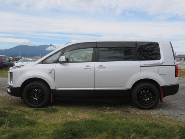 デリカＤ：５ ジャスパー　ＲＡＹＳ１７インチアルミ／ガナドールマフラー／純正１０インチナビ／アラウンドビューモニター／両側パワースライドドア／ＬＥＤヘッドライト／（7枚目）