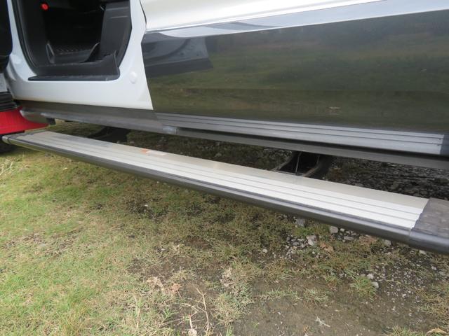 デリカＤ：５ ジャスパー　ＲＡＹＳ１７インチアルミ／ガナドールマフラー／純正１０インチナビ／アラウンドビューモニター／両側パワースライドドア／ＬＥＤヘッドライト／（14枚目）