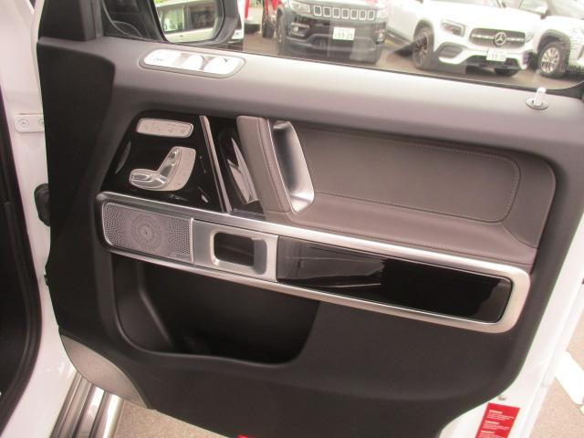 Ｇクラス Ｇ４００ｄ　ＡＭＧライン　１オーナ　ＡＭＧライン　Ｇマヌファクトゥーアプログラム　アダプティブダンピング　ラグジュアリーＰＫＧ　オパリスホワイト　ナビ　全方位カメラ　ＤＴＶ　ＢＴ　サンルーフ　ブルメスター　ＬＥＤライト　ＥＴＣ（17枚目）