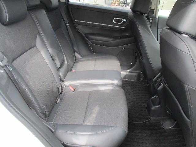 ヴェゼル ｅ：ＨＥＶ　Ｚ　ナビ　Ｂカメラ　ＤＴＶ　ＢＴ　ハーフレザー　シートヒーター　ステアリングヒーター　ＬＥＤライト　ホンダセンシング　レーダークルーズ　パワーバックドア　パドルシフト　ワイヤレス充電　ＥＴＣ　純正アルミ（18枚目）