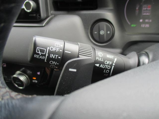 ヴェゼル ｅ：ＨＥＶ　Ｚ　ナビ　Ｂカメラ　ＤＴＶ　ＢＴ　ハーフレザー　シートヒーター　ステアリングヒーター　ＬＥＤライト　ホンダセンシング　レーダークルーズ　パワーバックドア　パドルシフト　ワイヤレス充電　ＥＴＣ　純正アルミ（30枚目）