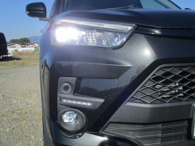 ライズ Ｚ　１オーナー／純正ＳＤナビ・地デジ・ＤＶＤ・ＢＴ／Ｂカメラ／純正１７インチアルミ／クルコン／革巻きステアリング／ステアリングスイッチ／シートヒーター／ビルトインＥＴＣ／ＬＥＤヘッドライト／フォグランプ／（10枚目）