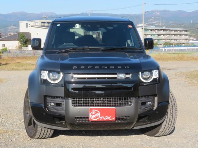 ディフェンダー 110V8カルパチアンエディション P525 1オーナー/パノラミックルーフ/純正22インチAW/メリディアンサラウンド/急速クーラーボックス/クルコン/ドラレコ/全方位カメラ/パドルシフト/背面タイヤカバー/(3枚目)