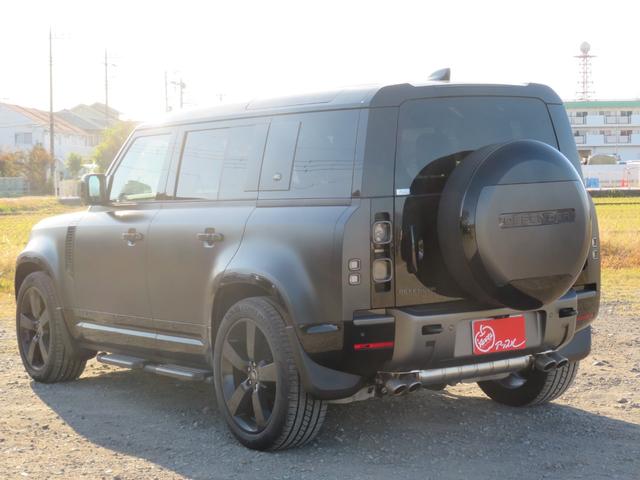 ディフェンダー 110V8カルパチアンエディション P525 1オーナー/パノラミックルーフ/純正22インチAW/メリディアンサラウンド/急速クーラーボックス/クルコン/ドラレコ/全方位カメラ/パドルシフト/背面タイヤカバー/(6枚目)