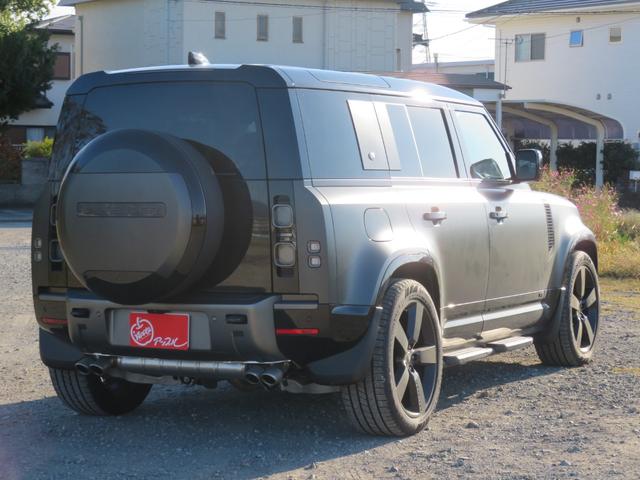 ディフェンダー 110V8カルパチアンエディション P525 1オーナー/パノラミックルーフ/純正22インチAW/メリディアンサラウンド/急速クーラーボックス/クルコン/ドラレコ/全方位カメラ/パドルシフト/背面タイヤカバー/(8枚目)